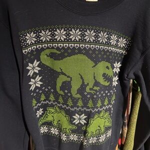 Gildan Black and Green Crewneck Sweater
